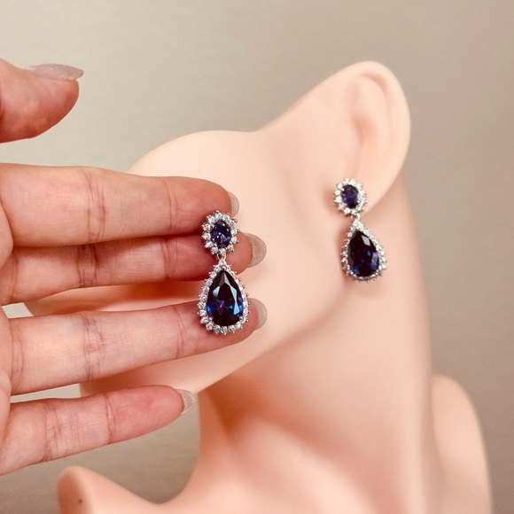 ⚜️ Elegant Purple and Silver Drop Earrings - Picture 4 of 8